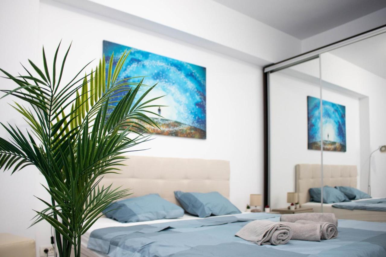 Cozy Special Lake View Apartment Bucharest
